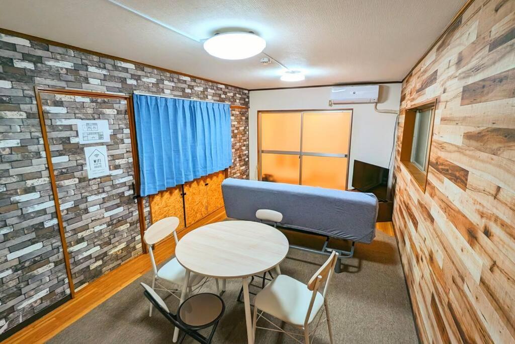 Apartment 【梅田・新大阪・usj近く】最寄駅jr西九条徒歩４分300ｍ！無料wi‐fi！２dk一軒家貸切！n *