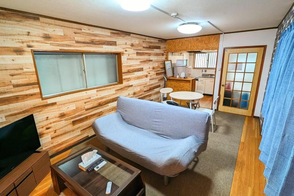 Apartment 【梅田・新大阪・usj近く】最寄駅jr西九条徒歩４分300ｍ！無料wi‐fi！２dk一軒家貸切！n Osaka